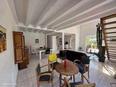 villa avec belle vue sur la forteresse de ceyssac
