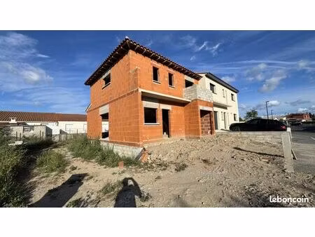 villa 4 pièces 100 m²
