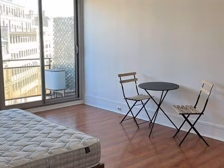 a louer : appartement 35m2 paris 8