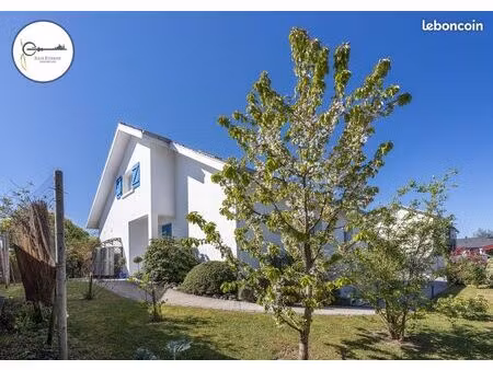 maison 9 pièces 223 m²