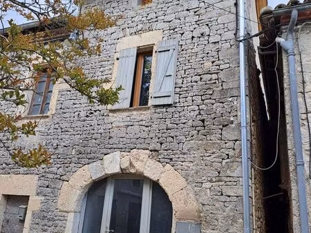 cayriech loue maison de village 570 euros