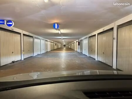 parking box a louer