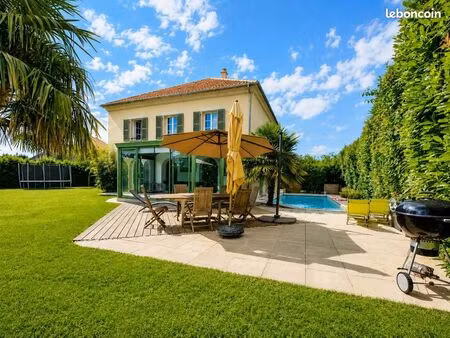 maison 7 pièces 225 m²