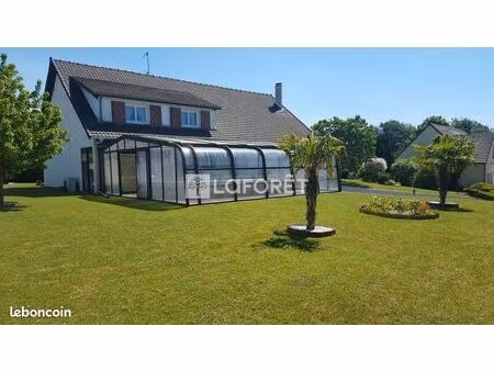 villa 8 pièces 323 m²