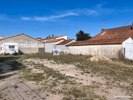 terrain 200 m² la barre de monts