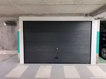 boxe à louer dans une résidence récente