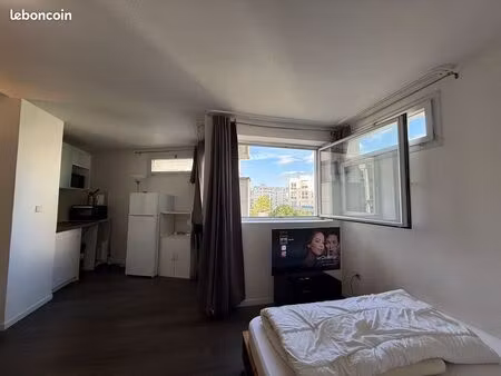 studio 29 m² — la défense  5 min du métro