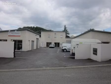 bureau 120 m2 + depot possible