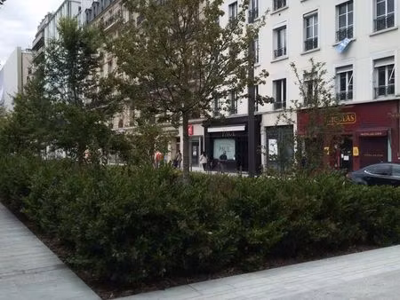 cave 6 m2 au 90  avenue charles de gaulle à 92200 neuilly sur seine métro sablons