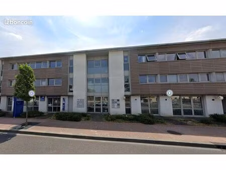 commerce 68 m²