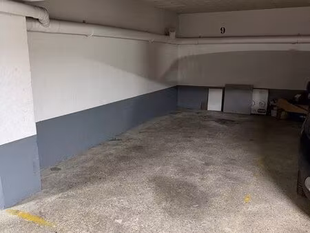 place parking asnières