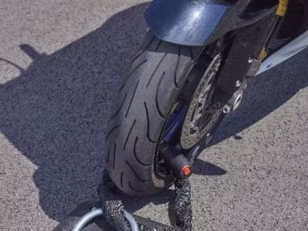 place de stationnement moto dans une résidence récente