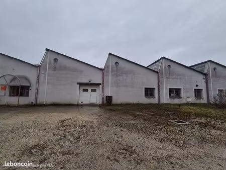 local 3002 m² vinay