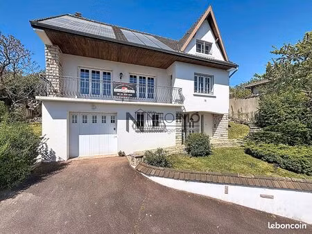 maison 6 pièces 211 m²