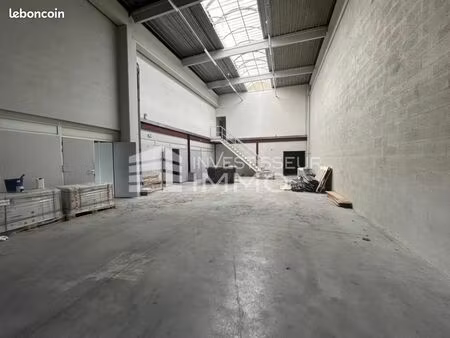 local bureaux 1 040 m²