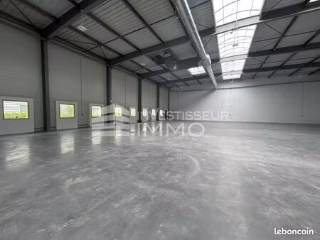 local bureaux 1 673 m²