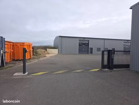 location local ou espace de stockage boen sur lignon