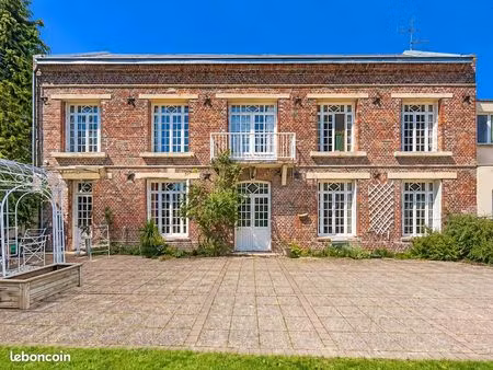 maison 7 pièces 260 m²