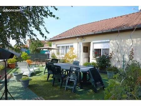 charmante maison lumineuse de plain-pied avec jardin arboré
