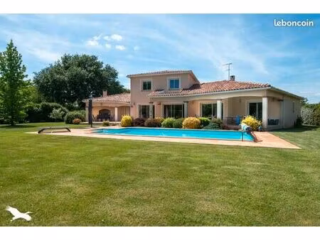 villa 7 pièces 209 m²