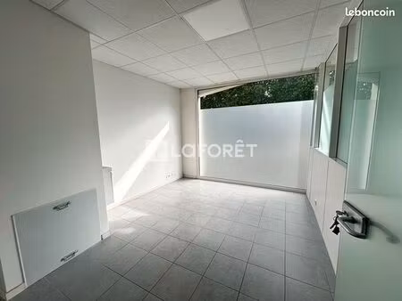 local commercial 12 m² emerainville