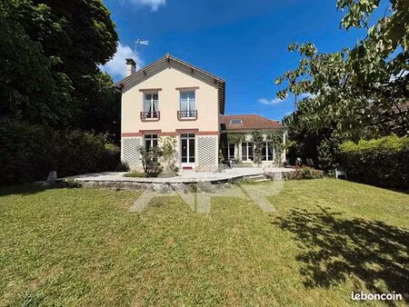 maison 8 pièces 193 m²