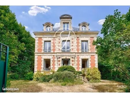 maison 11 pièces 205 m²