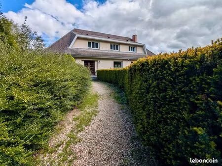? grande maison familiale avec revenus locatifs – 350 m² habitables – terrain avec étang