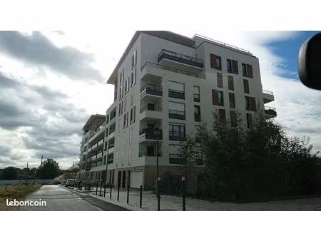 a louer une place de parking en sous-sol - rue des écuries à pontoise -quartier bossut