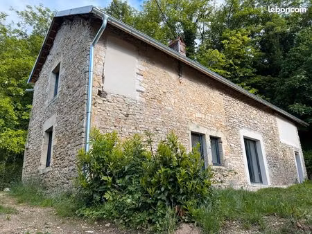 maison en pierre  rénovée en 2025 avec une excellente performance énergétique et climatiqu