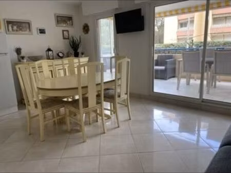 appartement type 2 pieces a vendre résidence avec piscine frejus plage