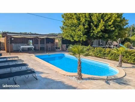 maison spacieuse de plus de 200 m²  piscine chauffée  garage 55m2