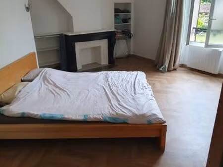 appartement t2 renové disponible de suite dans le centre de saint arnoult