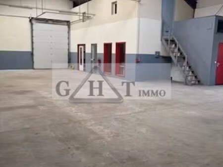 local industriel 270 m²