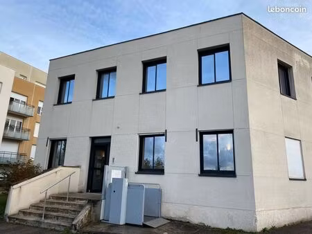 local professionnel 66m2 aubergenville en face de marques avenue