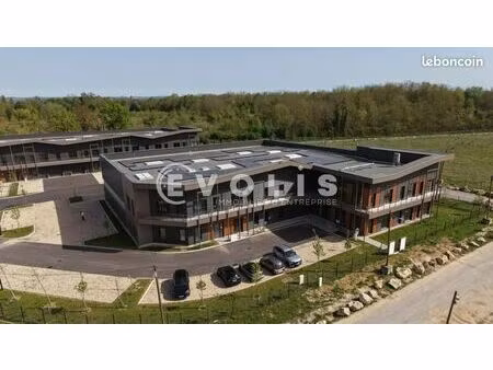 local d'activité 910 m²