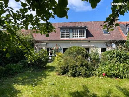 maison avec jardin arboré