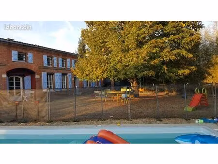 maison de charme avec dépendances et piscine sur un terrain clos de 1000m²