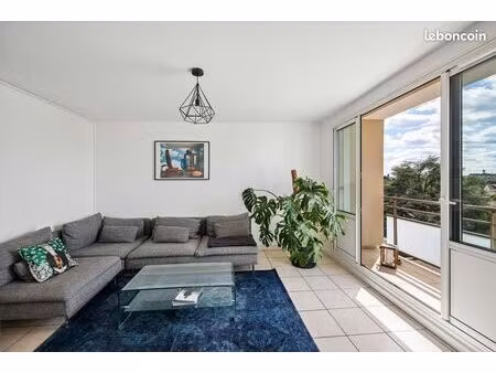 grand 2 pièces lumineux avec balcon – quartier calme à bois-d’arcy