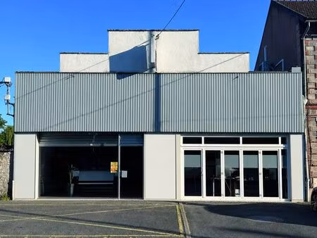 bâtiment idéalement situé à 100m de la gare sncf de montereau fault yonne en double accès