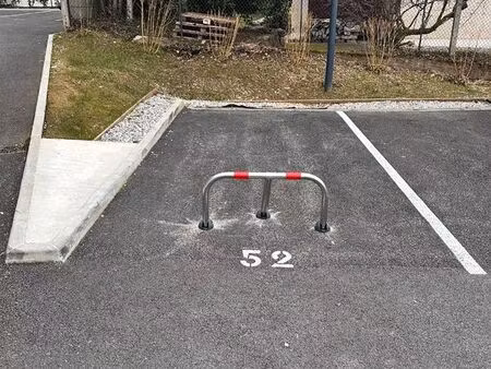 2 places de parking a etrembiere