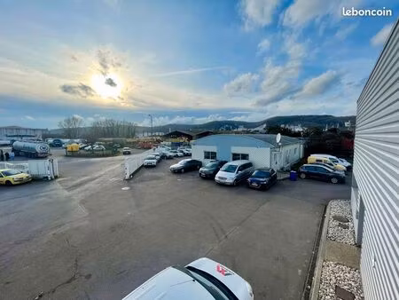 local d'activité 685 m²