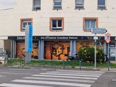 local commercial avec vitrine et parking barrière de paris