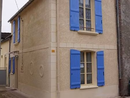 titre : charmante maison de ville t3 avec cachet – centre-ville de brienon-sur-armançon- r