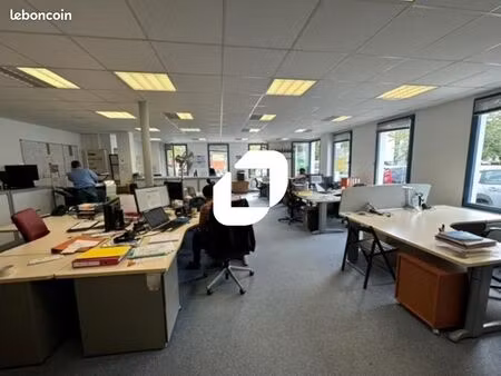 bureau 135 m²