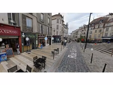 meaux cathédrale – local 31m² + cave – vitrine – emplacement n°1