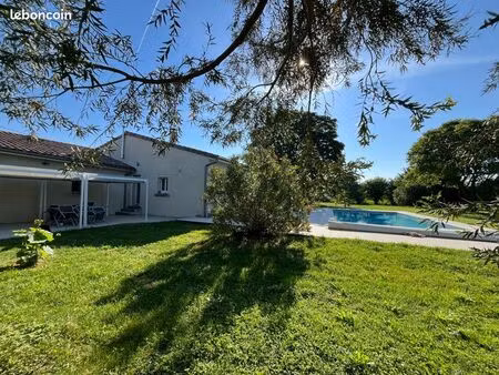 maison 200m2 avec sous-sol  garage et piscine