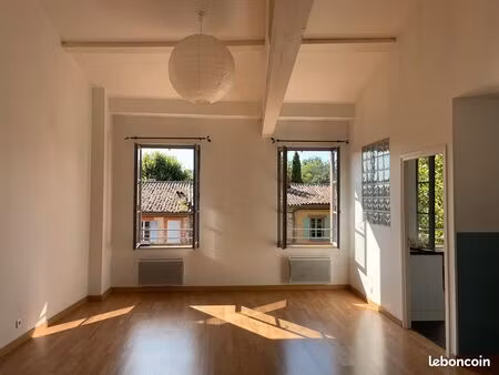 bel appartement t4 hyper centre du village de fourquevaux. appartement de caractère