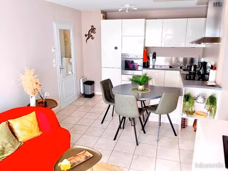 appartement t2 rénové avec parking sécurisé – hyper centre les sables-d’olonne – à 850 m d
