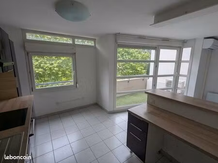 t3 de 66m2 avec garage  terasse et piscine - résidence calme